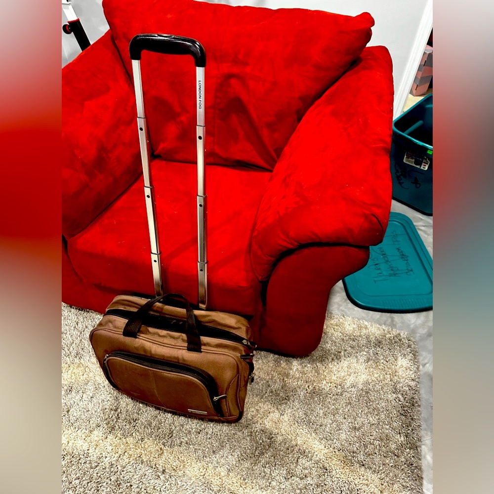 ROLLING TRAVEL/LAP TOP BAG LONDON FOG. GOOD CONDITION.